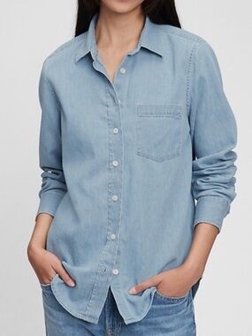 Gap Button Down Chambray Shirt